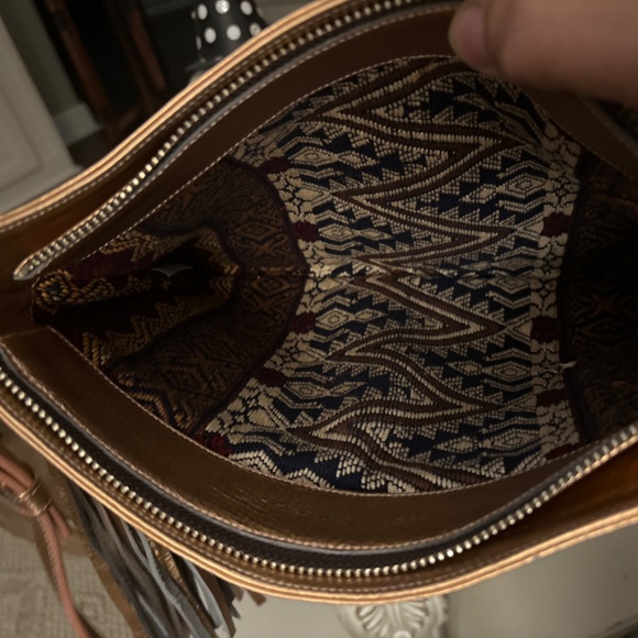 Ala Pilar Metallic Crossbody style purse with detachable tassel - Picture 4 of 4